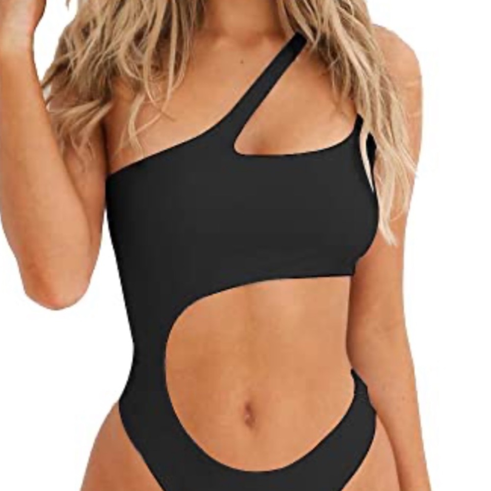 Yelaivp,M,Asymmetrical Black One-Piece Swimsuit with Cutouts and high cut thong